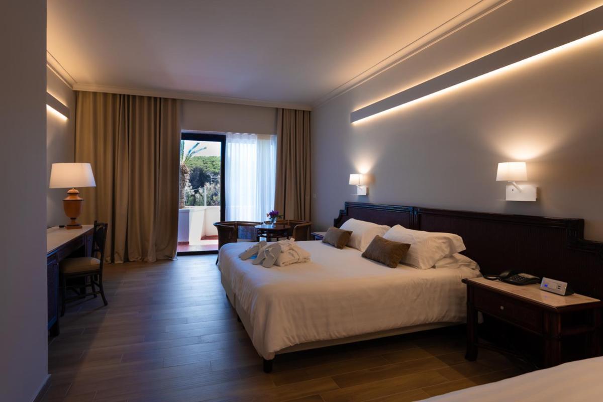 Hotel Schuhmann Paestum Exterior photo