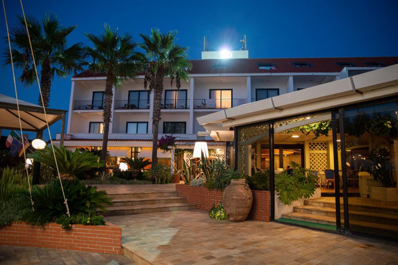 Hotel Schuhmann Paestum Exterior photo
