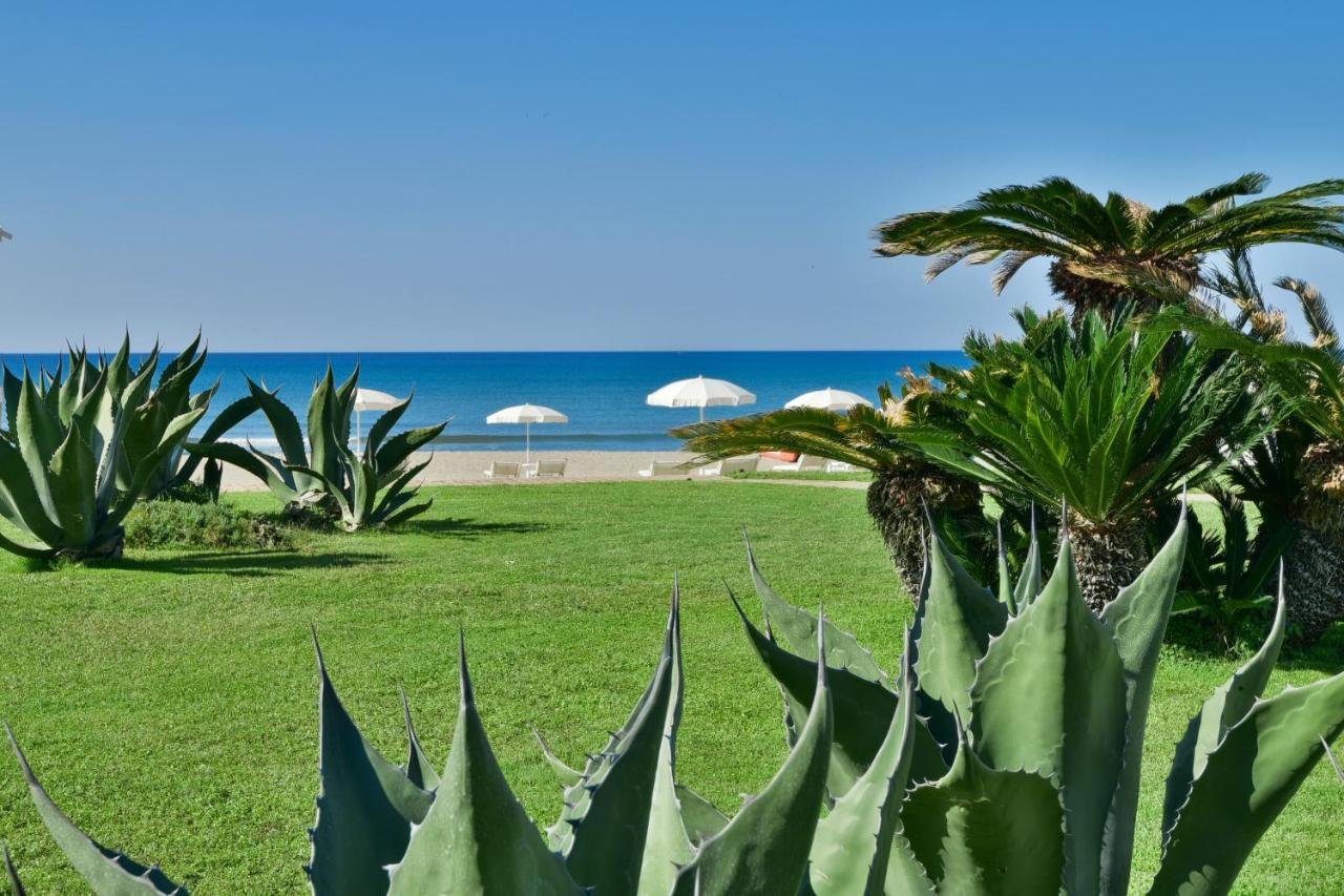 Hotel Schuhmann Paestum Exterior photo