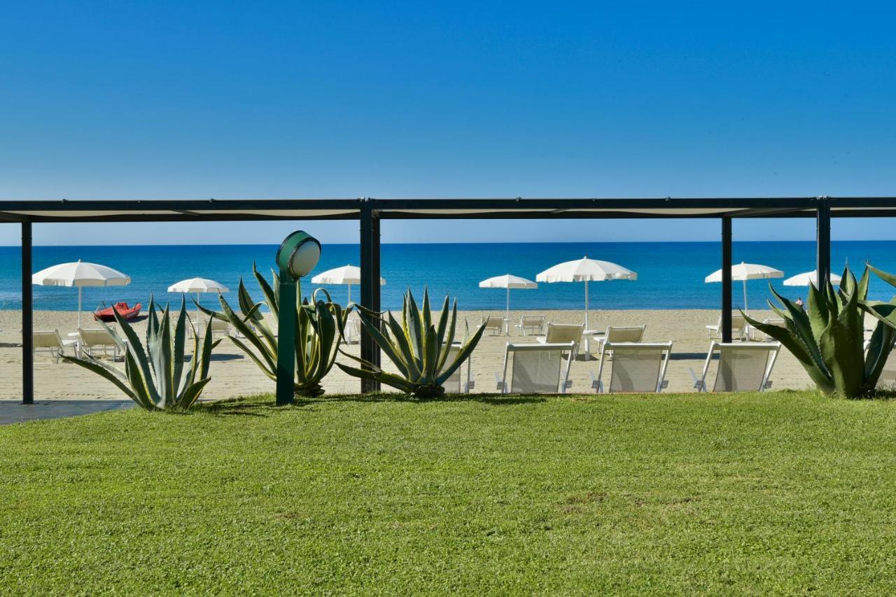 Hotel Schuhmann Paestum Exterior photo
