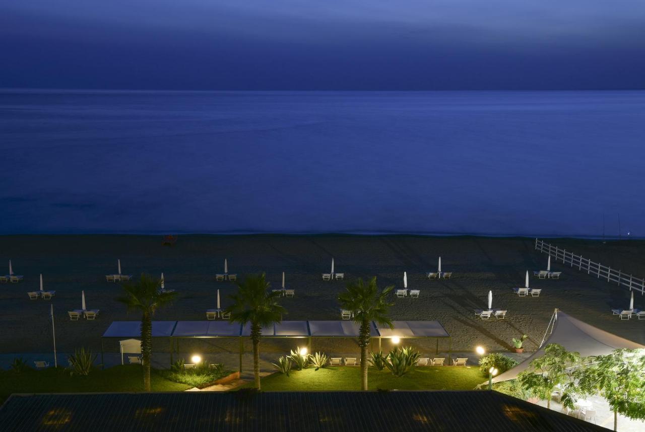 Hotel Schuhmann Paestum Exterior photo