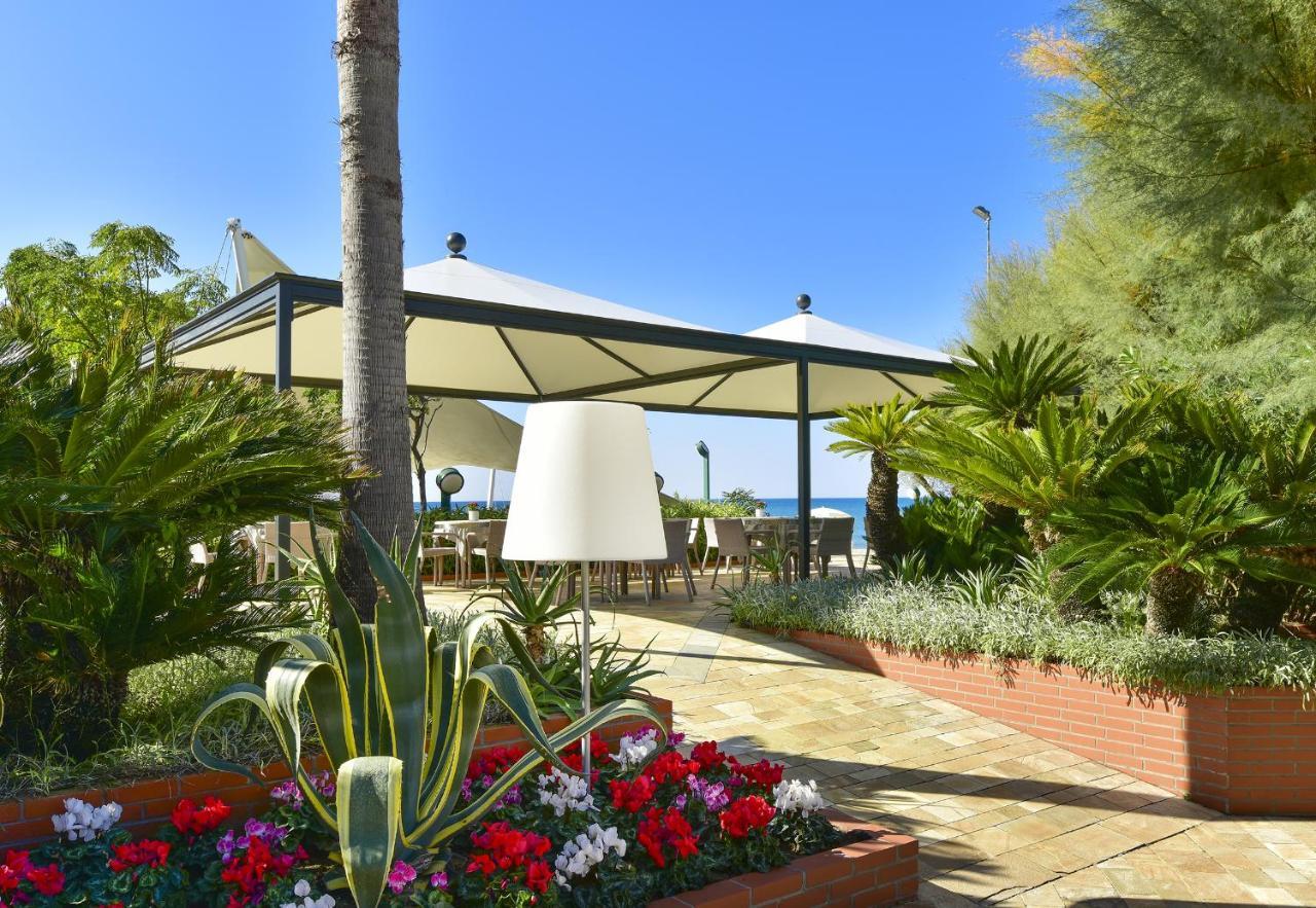 Hotel Schuhmann Paestum Exterior photo
