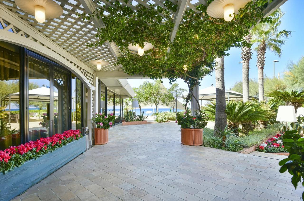 Hotel Schuhmann Paestum Exterior photo