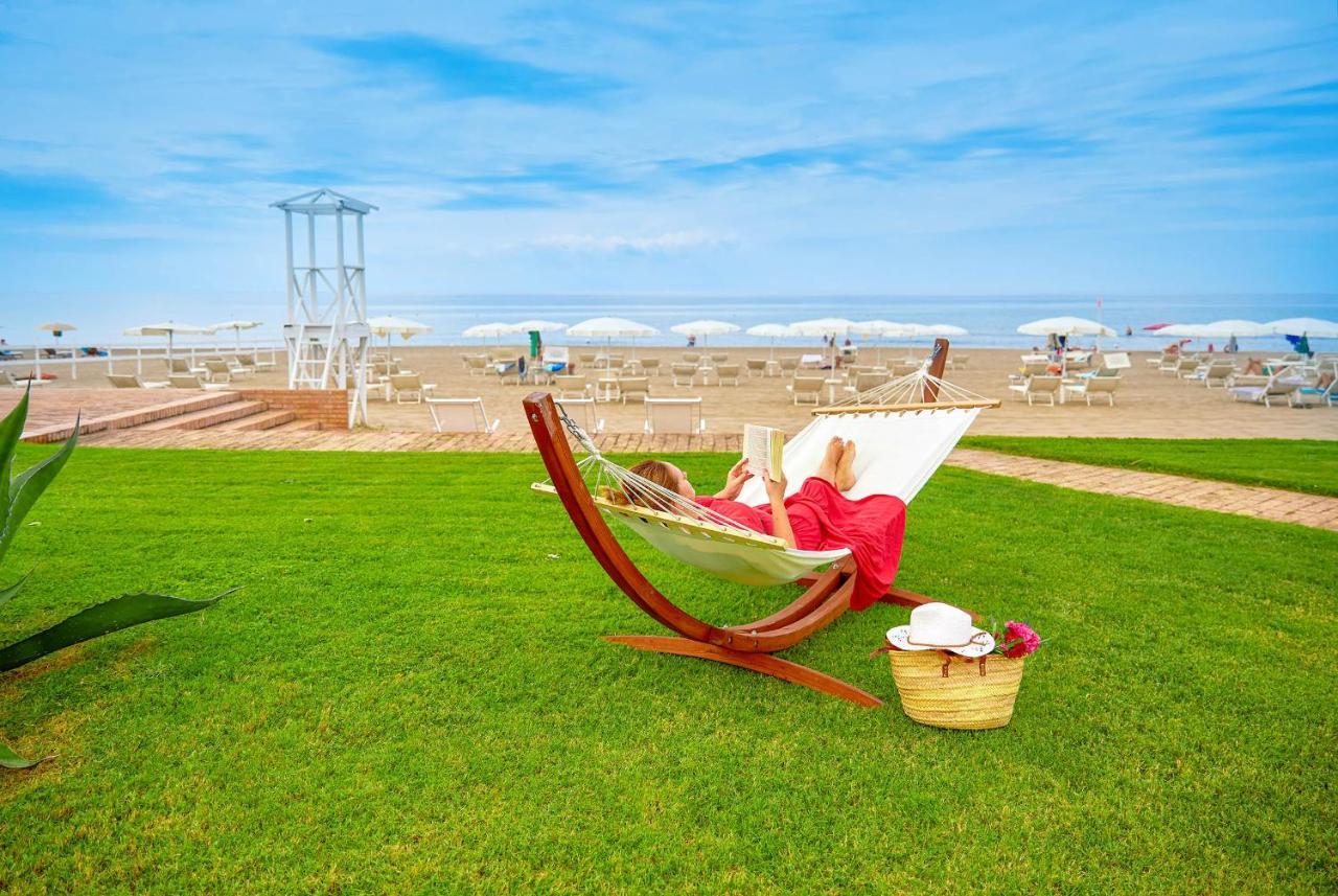 Hotel Schuhmann Paestum Exterior photo