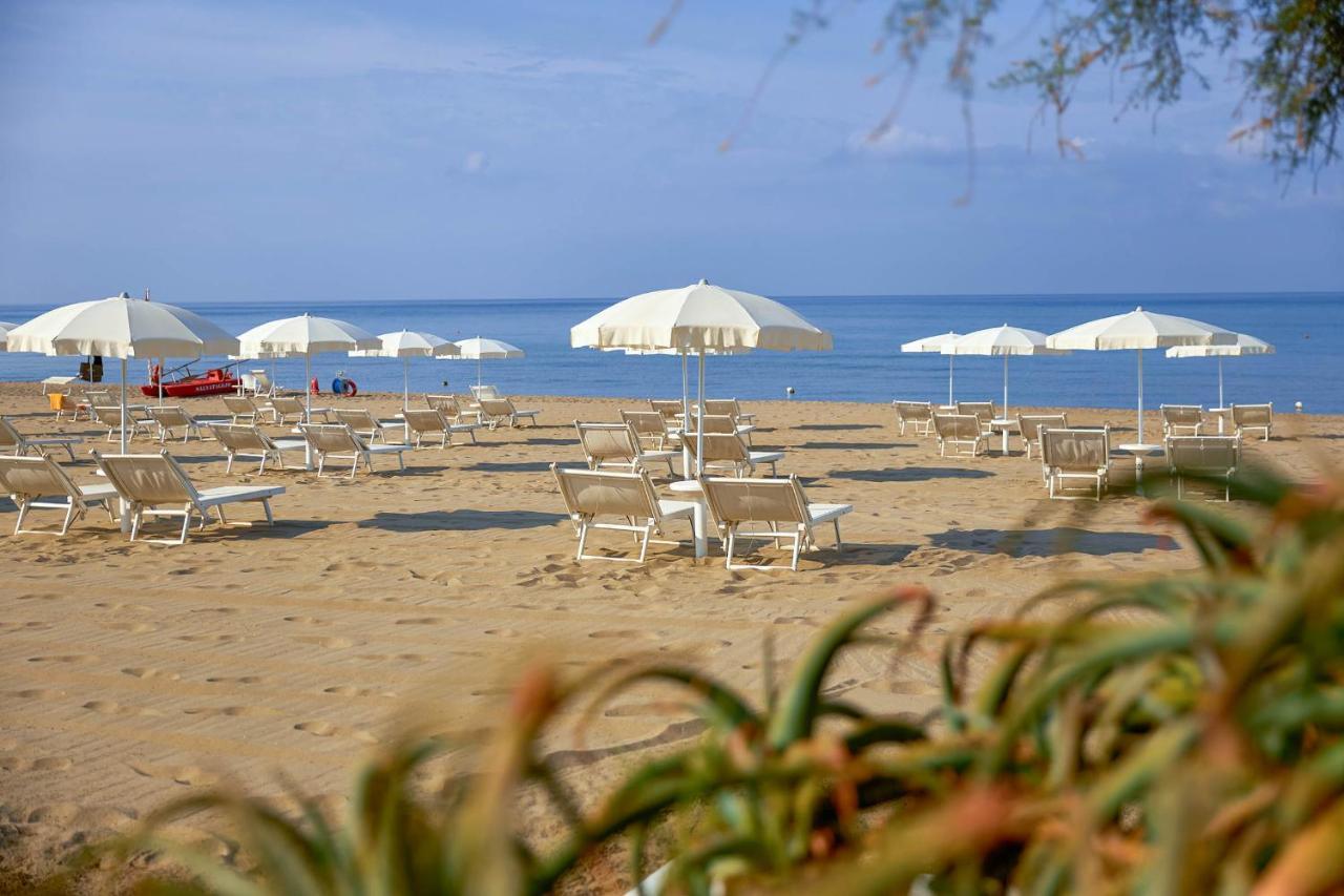 Hotel Schuhmann Paestum Exterior photo